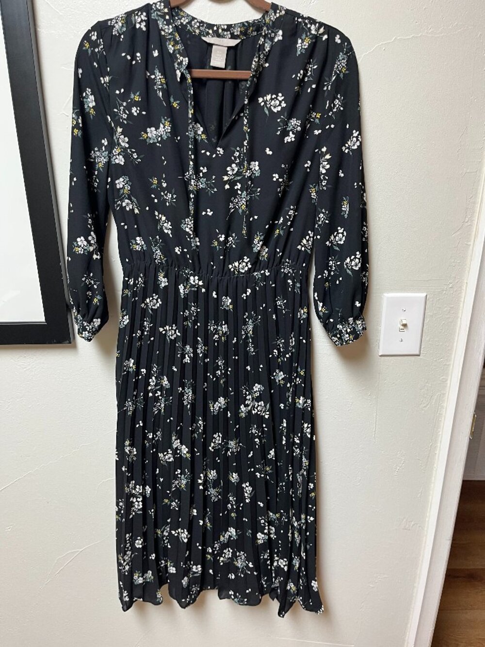 H&M black 3/4 sleeve midi dress